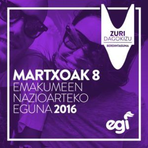 Txalupa moreari ekinez goaz aurrera